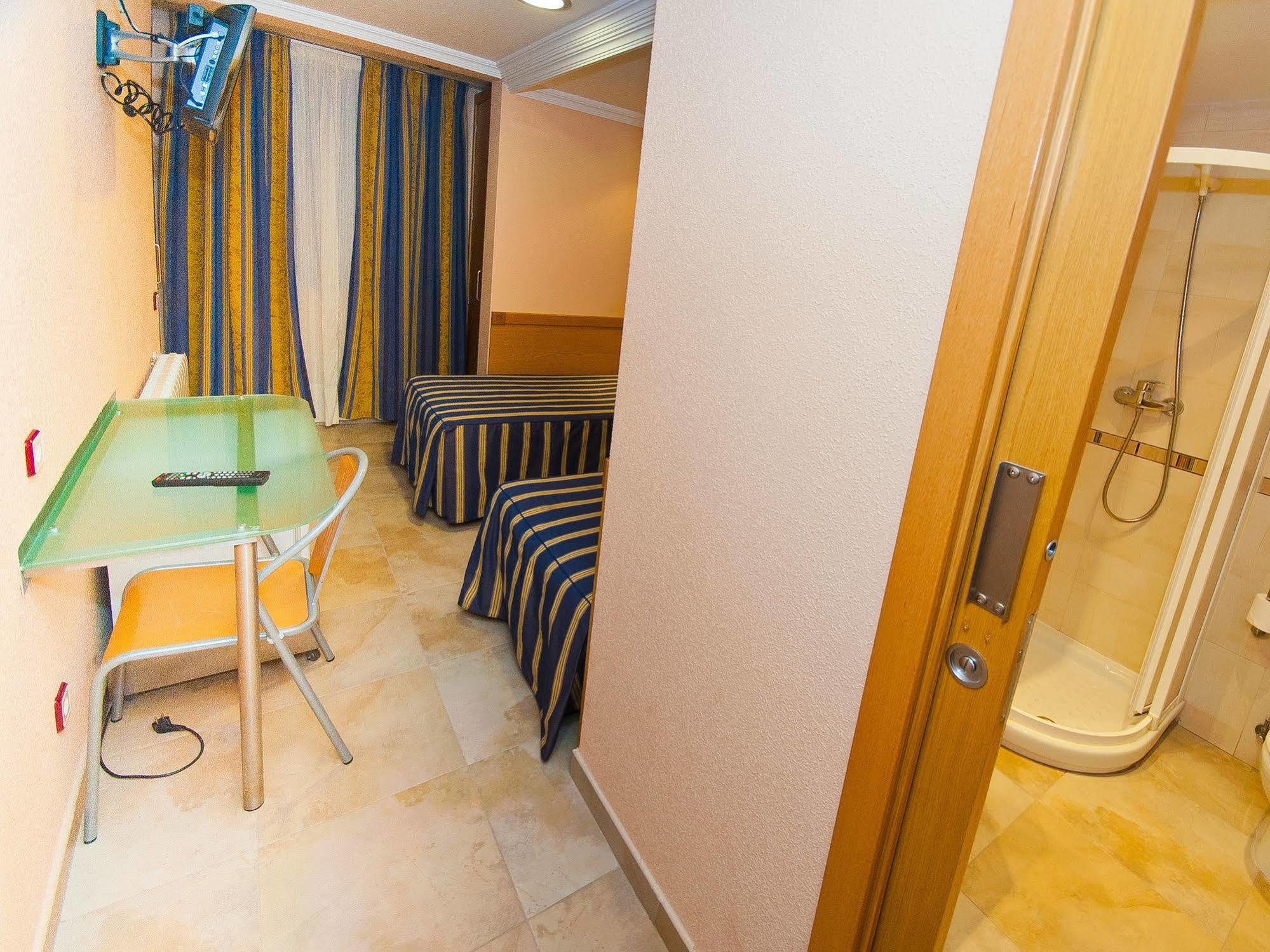 Hostal Viky Madri Exterior foto
