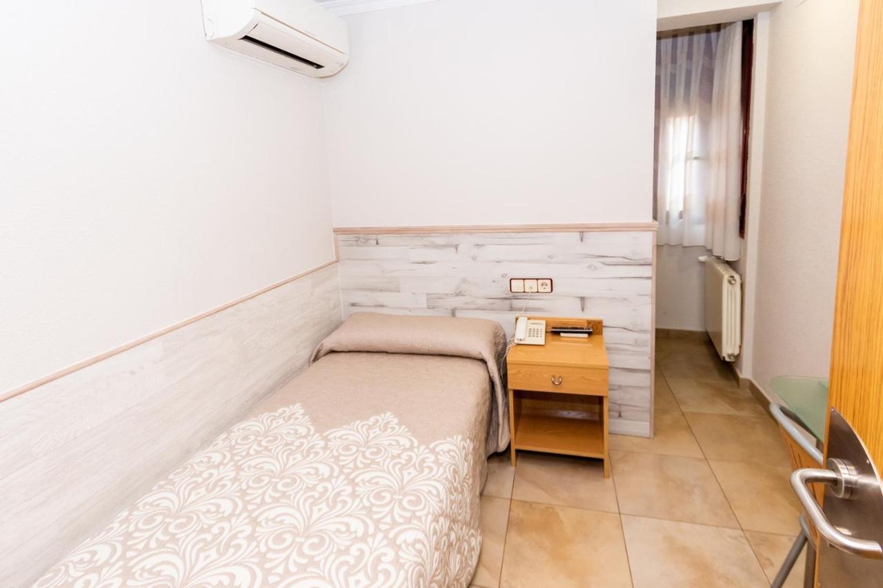 Hostal Viky Madri Exterior foto